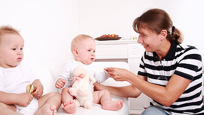 Does delaying pregnancy increase your risk of twins